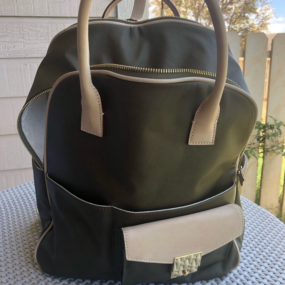 India Hicks Jet Pack Baxkpack olive color